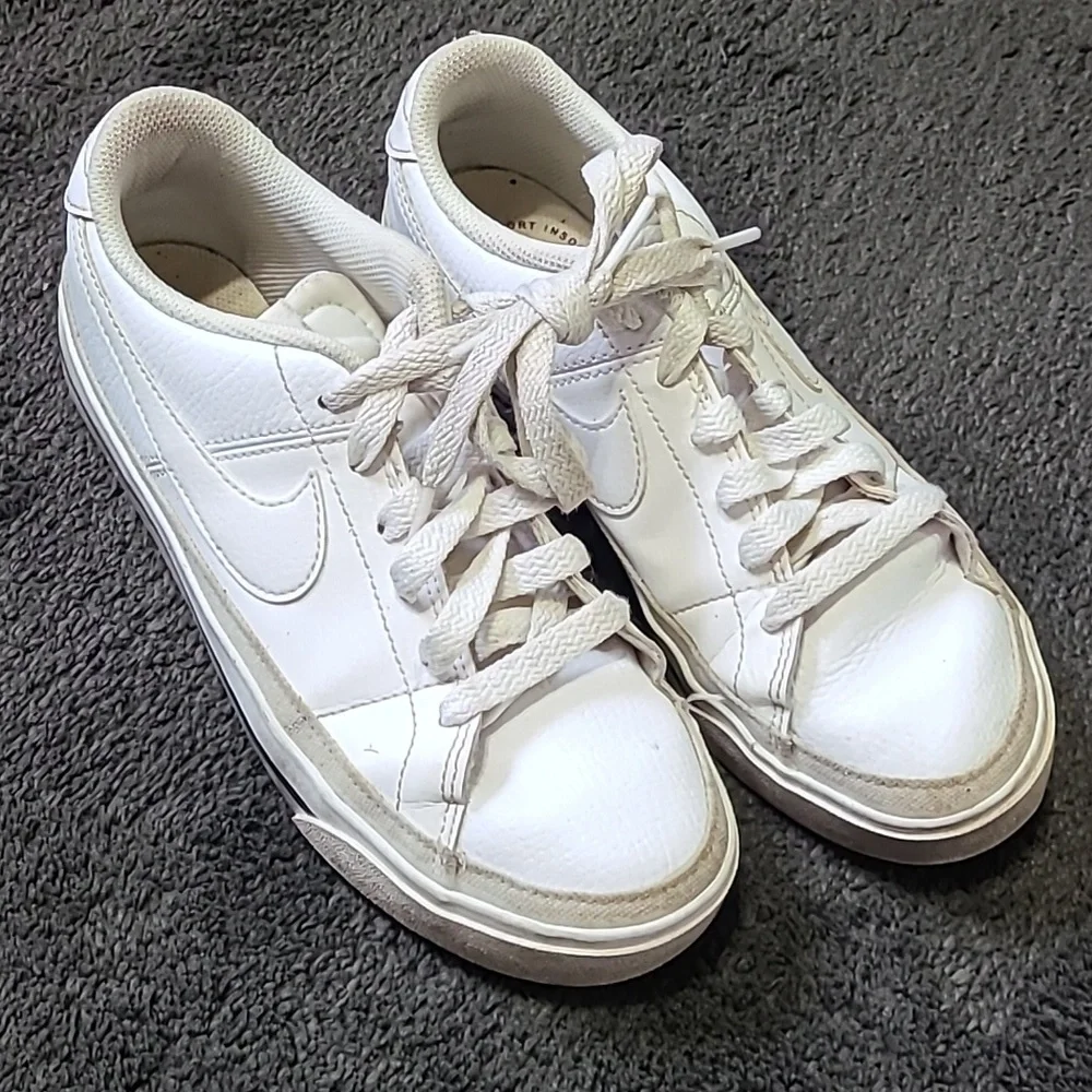 Nike Court Legacy Next Nature White / Black‎ Stripe Woman's Size 7